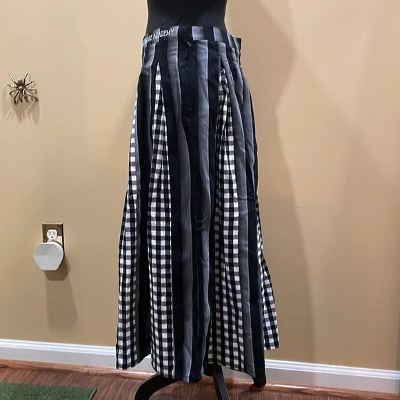 Wednesday Nevermore Academy Skirt XL Goth Punk Addams Family NWT Halloween - Picture 8 of 10